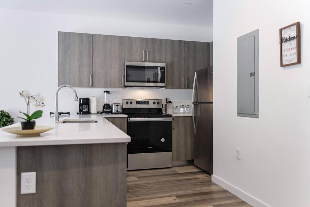 Awesome Townhouse 15 Minutes From The Beach Маямі Екстер'єр фото
