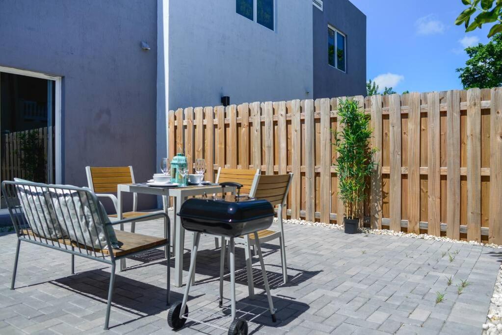 Awesome Townhouse 15 Minutes From The Beach Маямі Екстер'єр фото